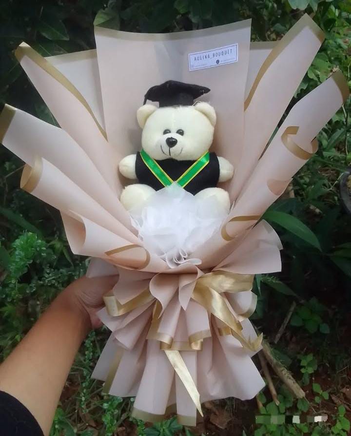 Boneka Wisuda
